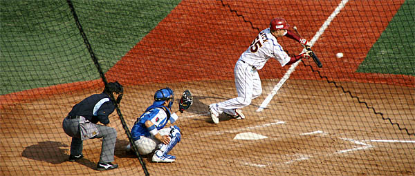 ― リックのバントで場内騒然 ―