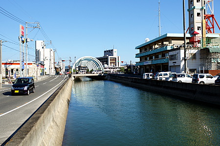 ― 画面右側は、消防署や町役場があります ―