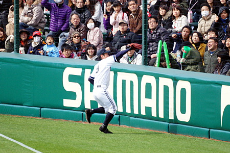 ― 「ライトフェンス際。良く捕りました！」 ―